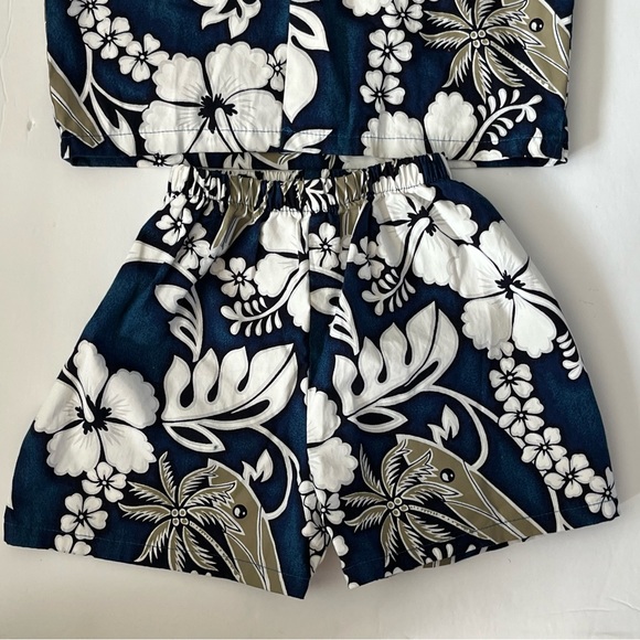 Child’s Hawaiian shirt and shorts - Picture 3 of 4